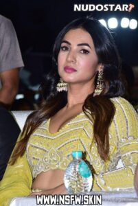 Sonal Chauhan Brown Hair Influencer Brown Eyes Instagram