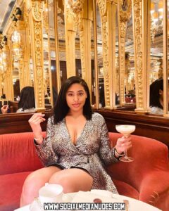 Oshawaiters Influencer Busty Ebony Bisexual Brown Eyes